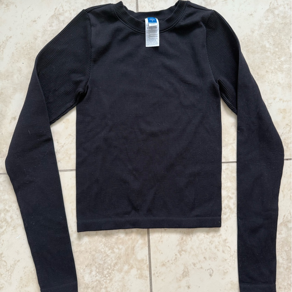 Old Navy Women’s black ribbed long sleeved shirt NWOT